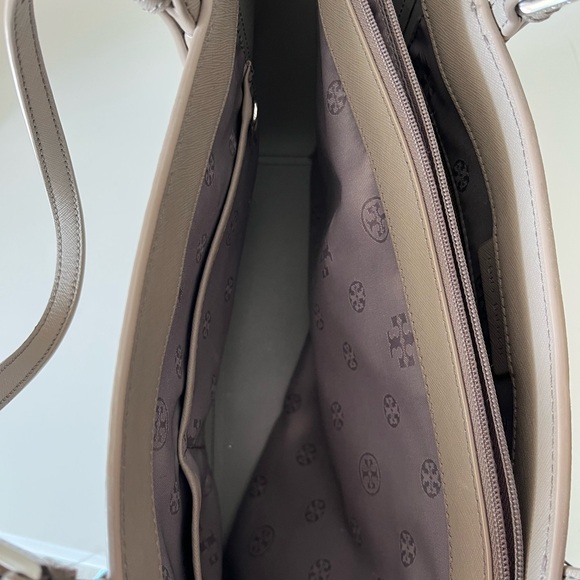 Pale dusty rose leather color Tory Burch bag - Picture 6 of 10